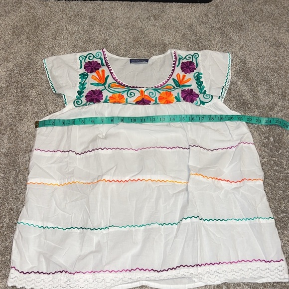 MODA ROYAL EMBROIDERED BLOUSE WITH TEIRS SIZE M-L? - Picture 5 of 6